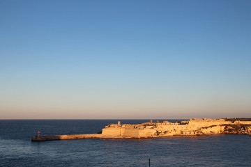 Obraz premium mediterranean coast in kalkara (malta)