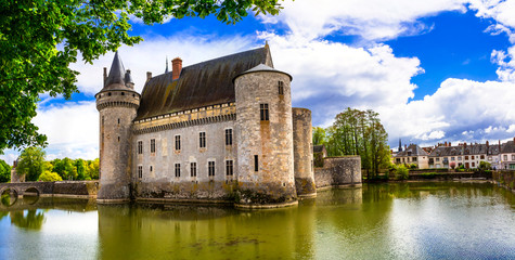 Obraz premium Travel and landmarks of France. medieval castle - Sully-sur-Loire