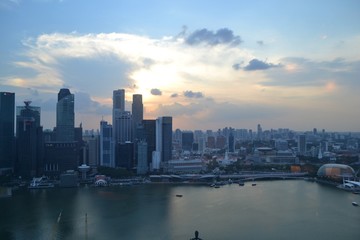 Fototapeta na wymiar singapore skyline at sunset