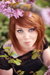 Naklejka premium Portrait femme fleuris
