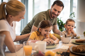 Obraz na płótnie Canvas Food tastes better when you eat it with parents.