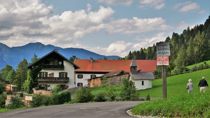 Fototapeta na wymiar Naturlandschaft in mitten der bayerischen Berge