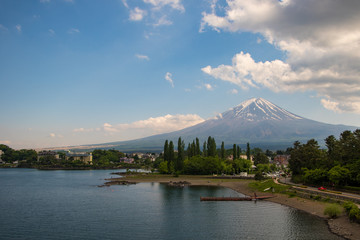 Mount Fuji mit klarem, blauem Himmel