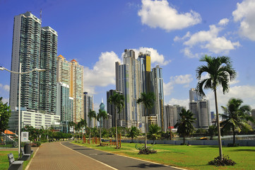 Fototapeta na wymiar Vista de la cinta costera en Ciudad de Panamá