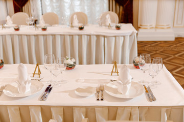 table arrangement at a wedding