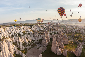 Cappadocia, Turkey : Hot air ballooning over fairy chimneys valley - obrazy, fototapety, plakaty