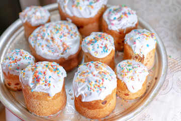 Easter cakes of different sizes for Easter