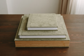 Wedding book in green tones and wood box