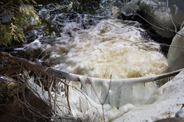 Rivière du printemps au Québec, Canada, région de Lanaudière