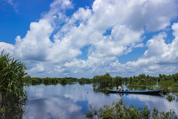 Obraz premium clouds over the river