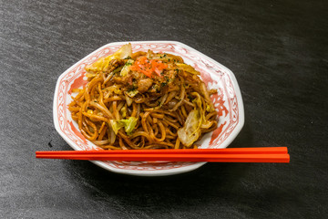 普通の焼きそば　Chow mein noodles dish