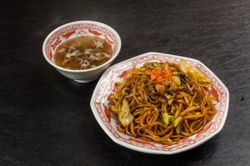 普通の焼きそば　Chow mein noodles dish