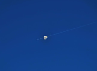 Luna y Avi&oacute;n 