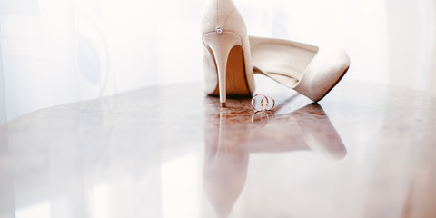 shoe, fashion, high, shoes, isolated, heel, heels, white, elegance, footwear, leather, beauty, accessory, elegant, stiletto, clothing, glamour, red, foot, wedding, pair, classic, style, woman, object