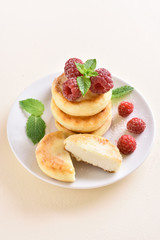 Cottage cheese pancakes with fresh raspberries