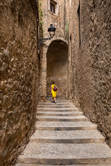 Fototapeta na wymiar narrow streets of the old town, Girona Spain