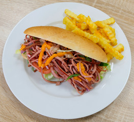 Izmir Kumru,  Kumru mit Pommes, Türkisch Streetfood