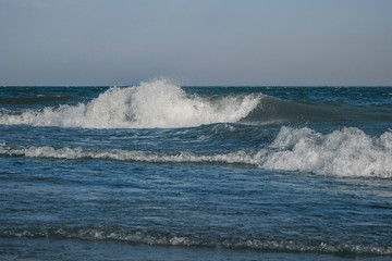Fototapeta premium Big waves on the sea on the beach