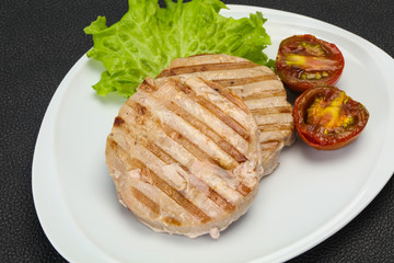 Grilled tuna steak with kumato