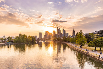 Fototapeta na wymiar Frankfurt skyline at sunset 