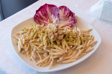 Strozzapreti with gorgonzola and walnuts