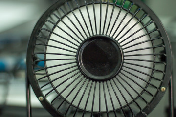 usb powered desktop fan frontal view tuned on