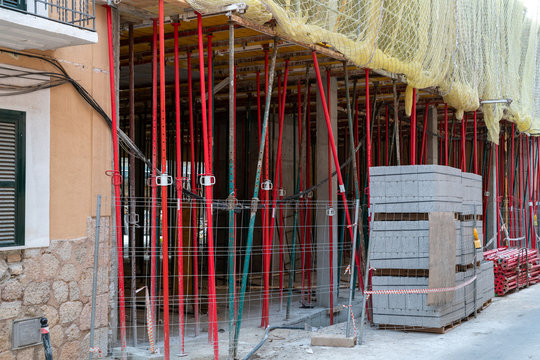 Hausbau in Spanien St&uuml;tzen f&uuml;r eine Deckenschalung