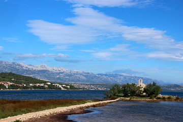 Fototapeta na wymiar sea and mountains in croatia