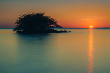Fototapeta na wymiar the sunset brings calm in the heart