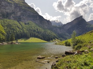 Fototapeta na wymiar Wandern, Alpstein, Seealpsee, Wasserauen, Appenzell, Schweiz
