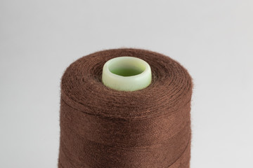 cono de hilo color cafe