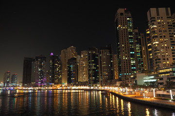 Obraz na płótnie Canvas Dubai marina at night