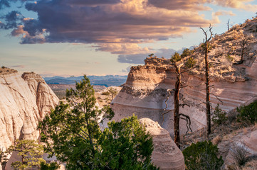 Obraz premium Kasha-Katuwe Tent Rocks National Monument looking towards Santa Fe