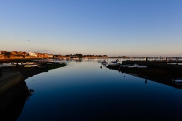 Fototapeta premium Mirror water at dusk at Emsworth harbour