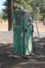 Fototapeta na wymiar vintage gas pump