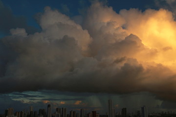 Vista de um inesperado céu do Recife