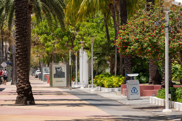 Fototapeta premium Nobody on Miami Beach Lincoln Road Coronavirus Covid 19 shut down closures