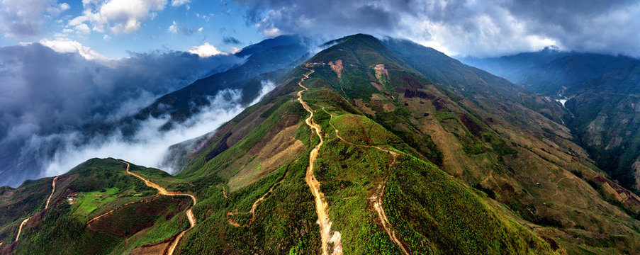 Mountain in the cloud and fog, Ta Xua, Bac Yen, Son La, Viet Nam – Image