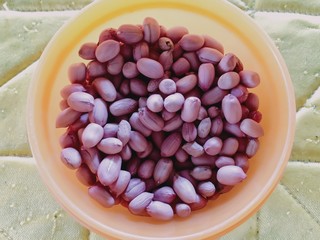peanut seeds that have been separated from the skin