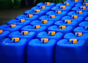 Plastic container for chemical or solvent