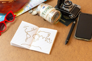 Planear un viaje ligero, y revisar el mapa más el dinero con el que cuentas, elegir un destino...