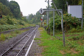 人気のない山の中の駅のホーム　北海道・宗谷本線塩狩駅