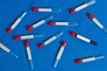 Blood tube and blank label for the blank, among other blank tubes.
