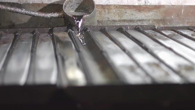 Pouring melted white metal the mold #JBRC320