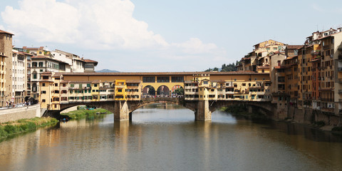 Obraz premium View of Ponte Vecchio and river Arno