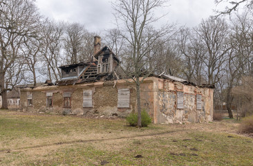 Fototapeta na wymiar abandoned farm building in countryside