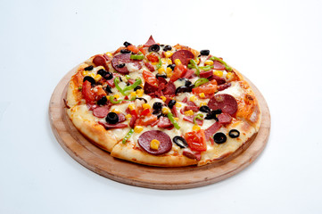 Mixed pizza is the choice of those who love to be a little bit of everything