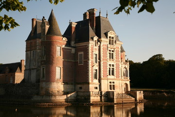 Le château de La Bussière dans le Loiret, France
