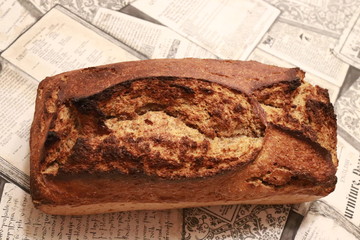 Pan de masa madre hecho en casa de harina de centeno integral y blanca
