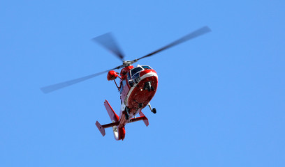 Fototapeta na wymiar ヘリコプター　県警ヘリコプター　防災ヘリコプター 消防ヘリコプター　海上ヘリコプター　ドクターヘリコプター